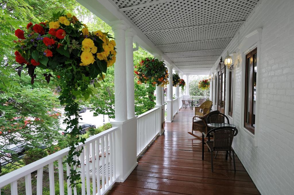 Auberge Racine Chicoutimi Exterior foto